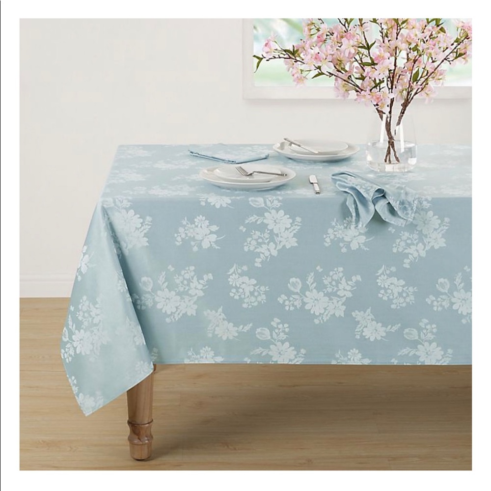 Spring Jubilee Damask 60x 120 Tablecloth in Mist